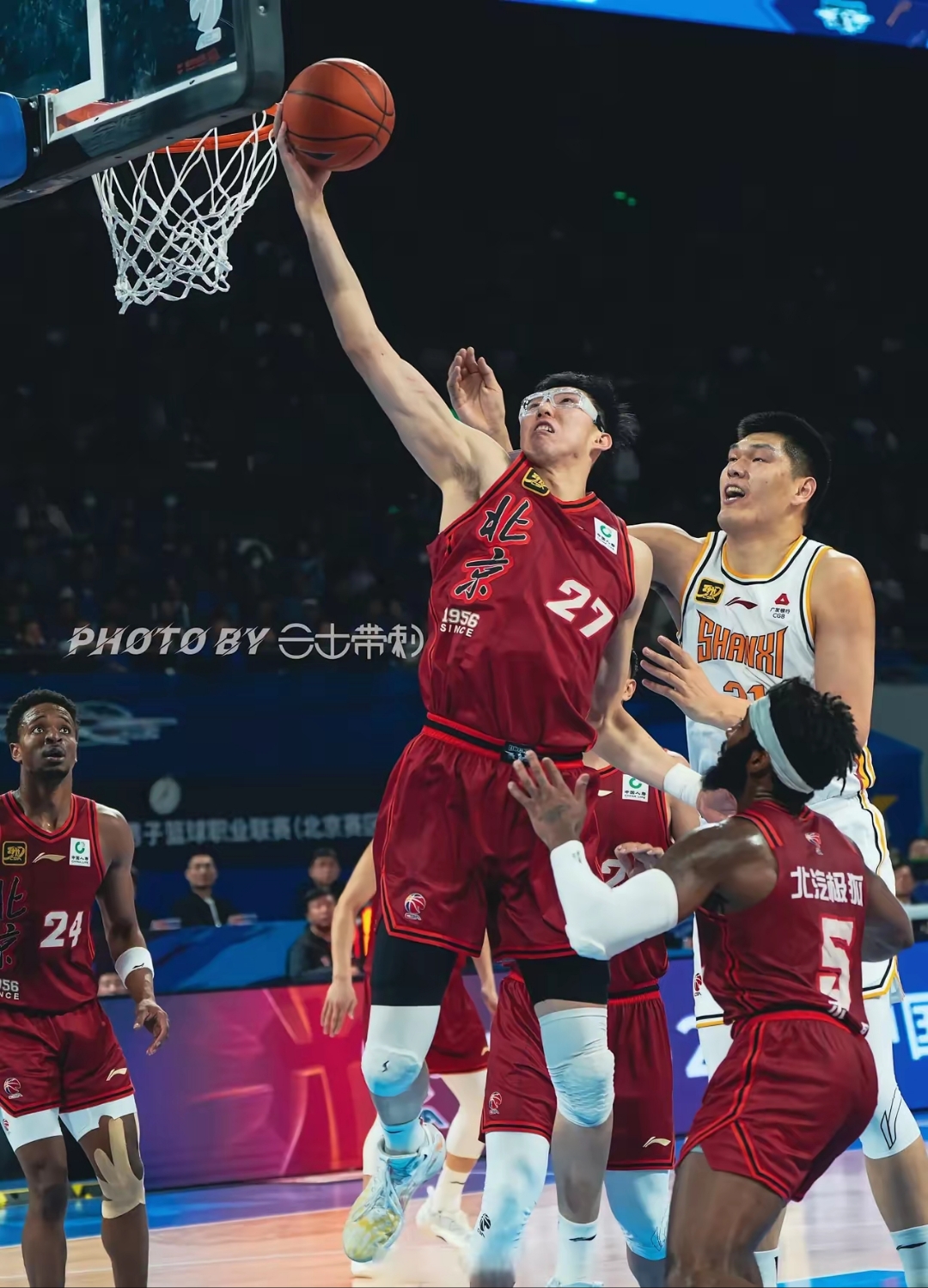 包含欧联倒计时，深圳男篮赛后远射贴柱，细节引发关注，气氛紧张，临场指挥获称赞的词条-爱游戏体育app